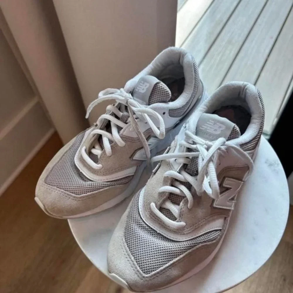997H‎ sneakers from New Balance. Size 6- womens